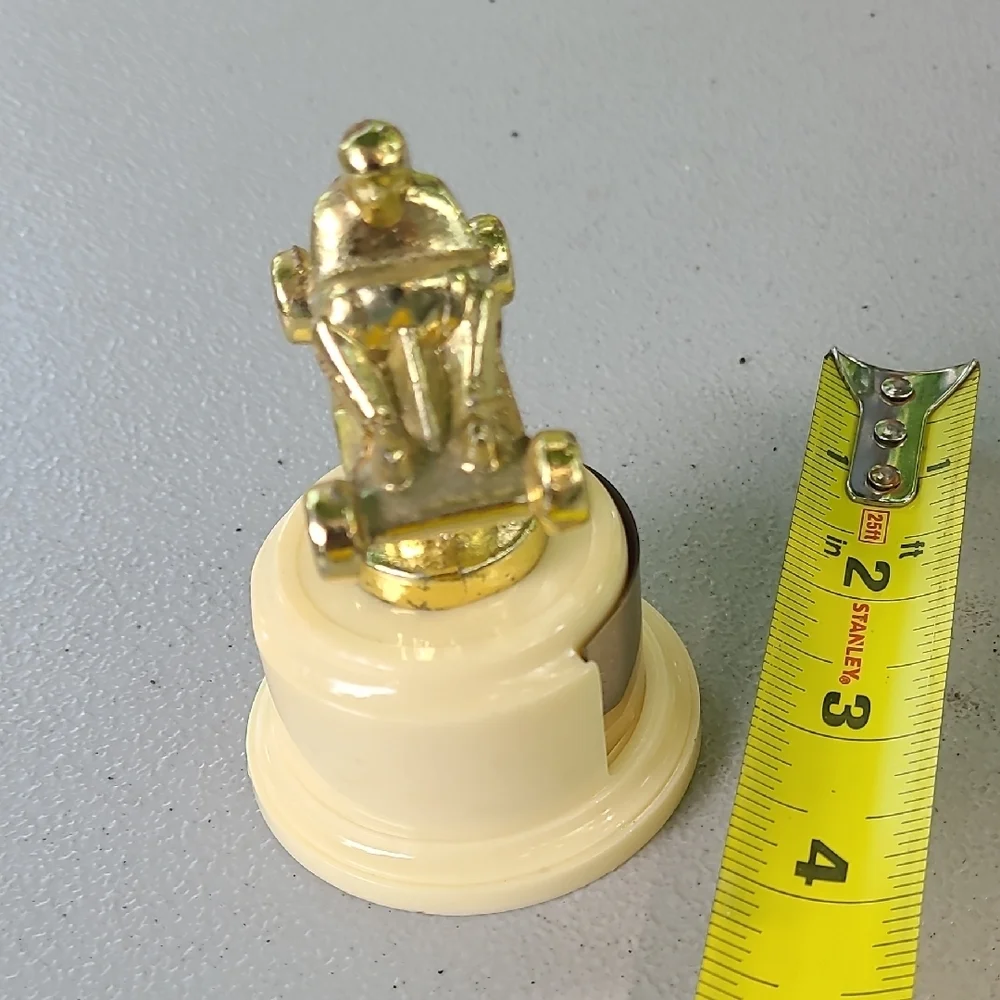 Gold‎ Trophy Figurine Go Kart